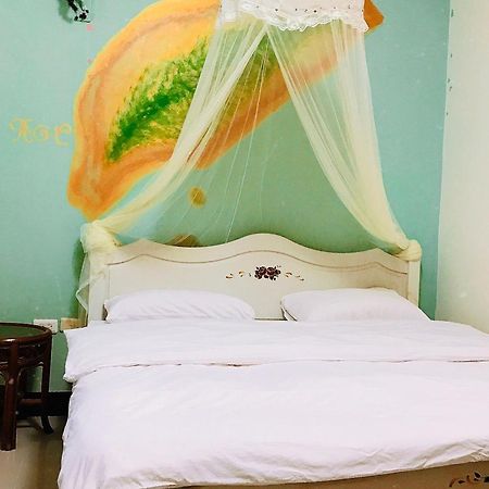 花園夜市易民宿 Tainan Exteriör bild