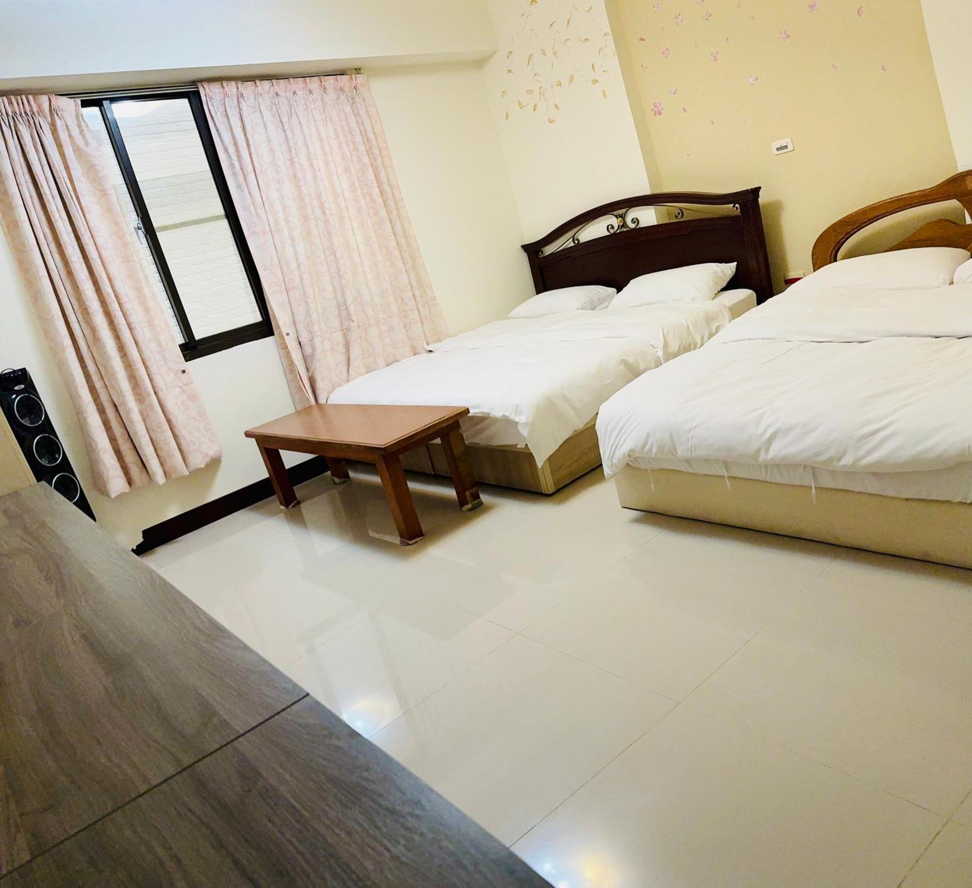 花園夜市易民宿 Tainan Exteriör bild